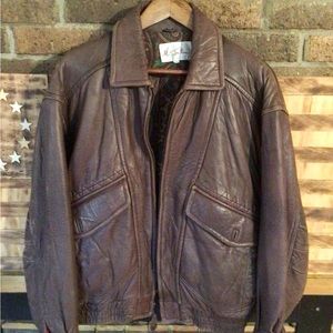 Men’s Bomber style Leather jacket. Size Medium.